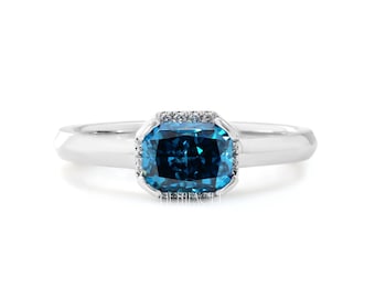 Bague de fiançailles diamant bleu laboratoire taille radiant pour elle | Bague halo caché en or blanc | Bague de proposition unique en diamant bleu, FifthFacet