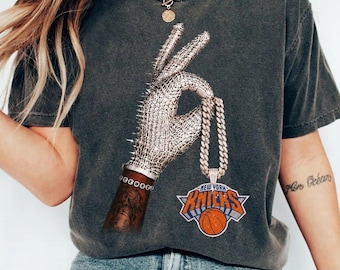 Vintage New York Basketball T-Shirt, Knicks Bling Hand Sign Graphic Tee, Retro Sports Apparel NYC Hoops, Game Day Fan Present, Unisex Shirt