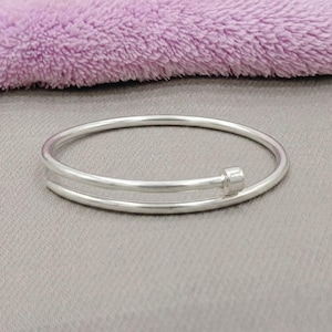 Pulsera rígida de plata de ley 925 con clavos, pulsera ajustable de puño abierto, pulsera minimalista apilable de plata, regalos hechos a mano para mujer.