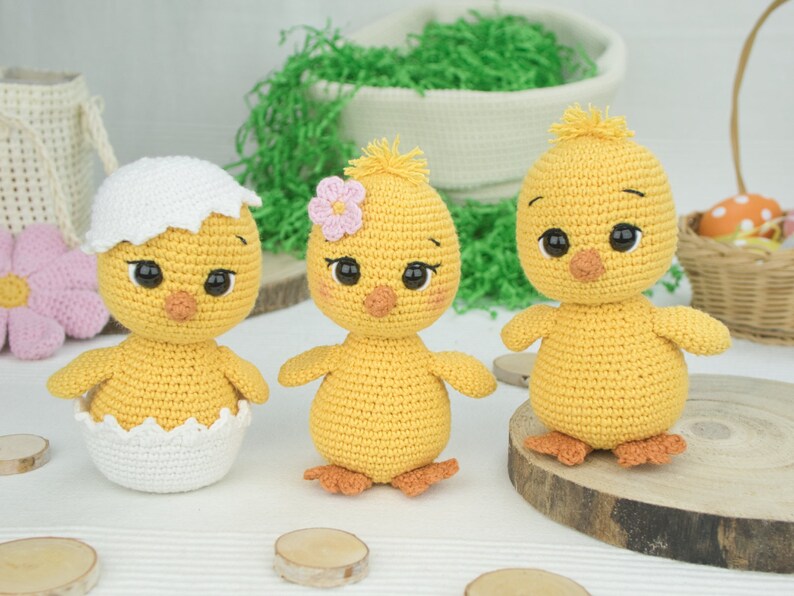 Merry Easter Chicks / Chickens Crochet Pattern / Amigurumi image 2