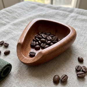 Taza dosificadora de café de nogal personalizada, bandeja para granos de espresso, cuchara de café de madera personalizada, regalo para barista, accesorio para barra de café con spray antiestático RDT