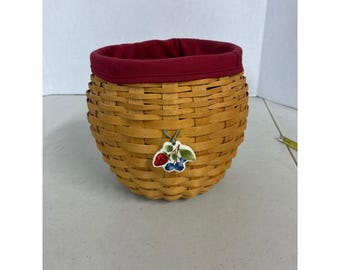 Cesta Longaberger 2005 firmada por la familia, forro color arándano, lazo para bayas, hecha a mano en EE. UU.