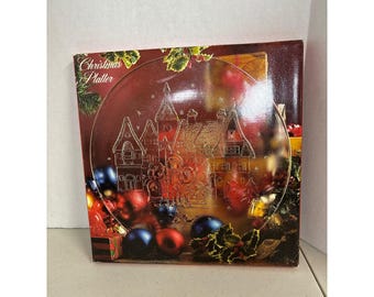 Piatto da portata natalizio World Bazaars con decorazione a rilievo, in vetro, prodotto in Italia.