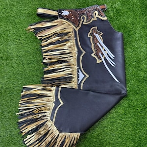 Handgemaakte rodeo chaps voor stierenrijden | Handgemaakte zwarte en gouden leren western rodeo chaps met franjes