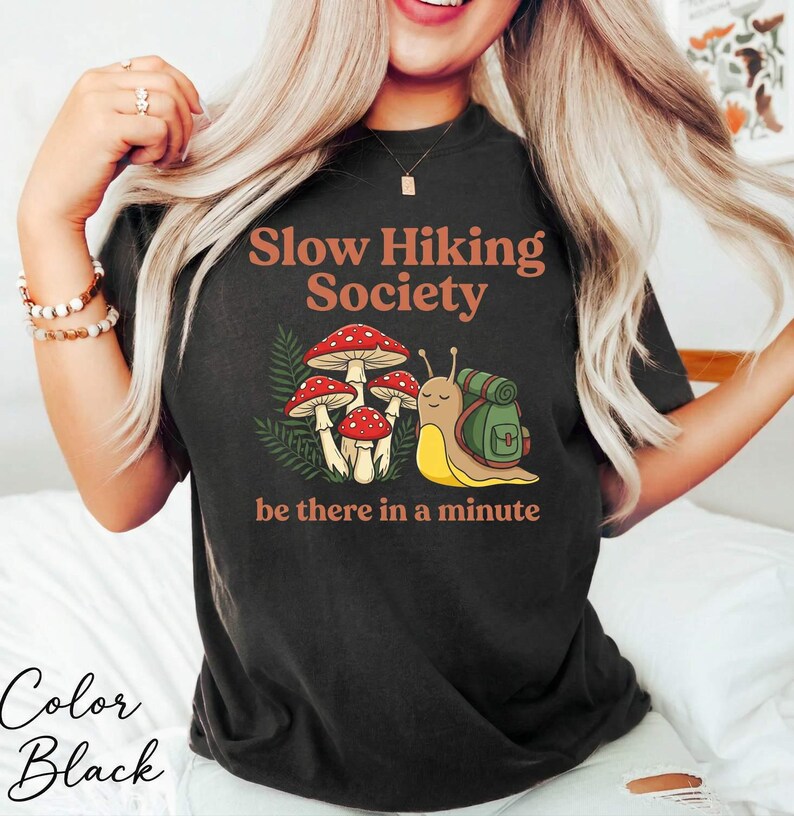 Slow Hiking Unisex T-shirt, Slow Hiking Society be there in a minute, Backpacking Snail, Mushroom & Ferns, Whimsical Forestcore Bild 8