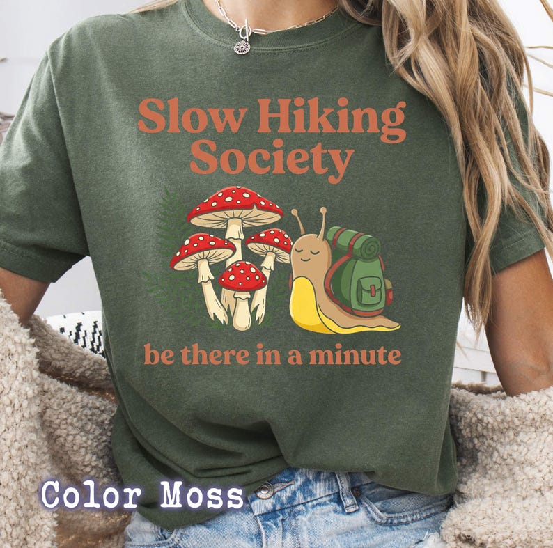 Slow Hiking Unisex T-shirt, Slow Hiking Society be there in a minute, Backpacking Snail, Mushroom & Ferns, Whimsical Forestcore Bild 15
