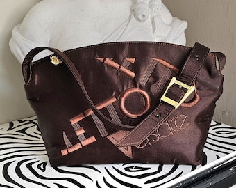 Bolso de hombro y bandolera de seda vintage de la colección Gianni Versace de los años 90.
