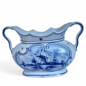 Jardinera vintage Delft azul - maceta de los años 70. Maceta de cerámica azul Delft holandesa con forma de molino de viento blanco y azul.
