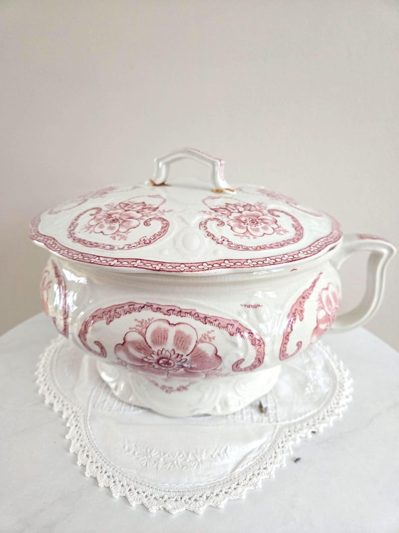 Antique transferware chamber pot semi-porcelain English Dudson Wilcox & Till, good condition