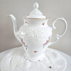 Mid-century 40 oz. Wawel tea or coffee pot Made in Poland, excellent condition