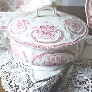 Antique semi-porcelain English chamber pot with lid, DudsonWilcox&Till, good condition, see description