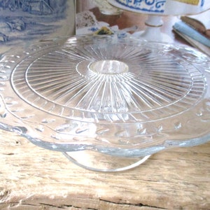Vintage 9&quot; pedestal Clear Glass Cake Stand, excellent condition