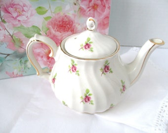 2 cup Sadler teapot, Bridal Rose pattern, excellent condition