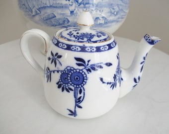 1 cup English teacup, blue and white transferware Delhi England 19th century, excellent condition