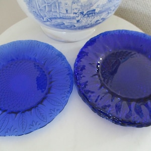 Vintage set of 6 French glass 8&quot; salad or lunch plates, Made in France, new condition