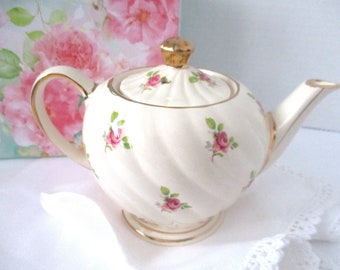 1 -2 cup Sadler teapot,  holds 12 oz. or 1 1/2" cups, bridal rose pattern, excellent condition