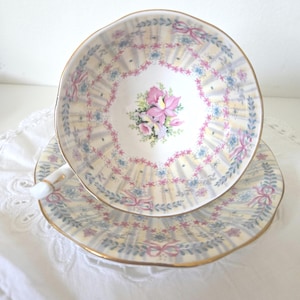 Vintage koninklijke bruidsjurk theekop en schotel van Queen Anne, Engeland, uitstekende staat