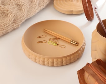 Okrągła tacka na biżuterię STL, dekoracyjna tacka na biżuterię, tacka z dzianinowymi wzorami do druku 3D