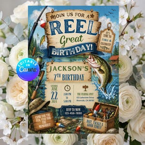 Könnte beinhalten: Eine Geburtstagseinladung zum Thema Angeln mit dem Text "Join us for a Reel Great Birthday!" und "Jackson's 7th Birthday." Das Design umfasst einen springenden Fisch, Angelausrüstung und eine Holzkiste. Das Datum ist der 22. Juni 2024.