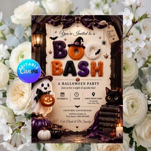 Könnte beinhalten: Eine Halloween-Partyeinladung mit dem Text 'You're Invited to a BOO BASH', einem Geist mit Kürbis, einer schwarzen Katze auf einem Bücherstapel und einer Laterne. Das Design enthält Veranstaltungsdetails wie 31. Oktober, 19:00 Uhr und einen Ort.
