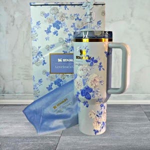Stanley X LoveShackFancy 40oz Quencher Bild 1