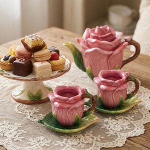Handgjord nyckfull ros keramikkopp, tekanna och fatset, elegant chic rosa ros tebjudningsset