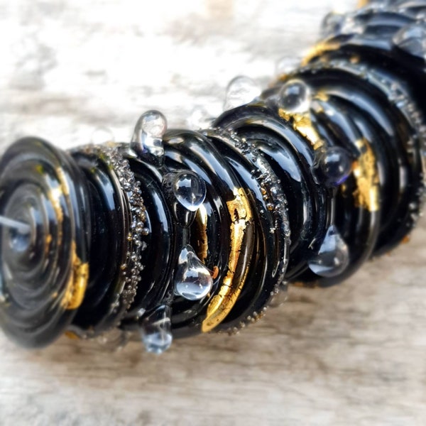 Perline di disco in vetro di Murano nero contemporaneo e foglia d'oro 24k / Perline di vetro di Murano Boho artigianali fatte a mano, forniture per la creazione di gioielli