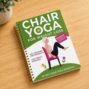 Könnte beinhalten: Ein spiralgebundenes Buch mit dem Titel "CHAIR YOGA FOR WEIGHT LOSS". Das Cover zeigt einen grünen Hintergrund mit weißem Text und eine Illustration einer Frau, die Stuhlyoga macht. Zusätzlicher Text enthält "FULL ROUTINES AND WORKOUTS" und "30-DAY CHAIR YOGA WORKOUT."