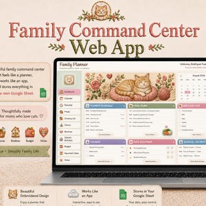 Może przedstawiać: Laptop wyświetlający interfejs aplikacji internetowej Family Command Center z motywem kota. Ekran pokazuje pulpit nawigacyjny z kalendarzem, planem posiłków, listą zakupów i harmonogramem obowiązków. Interfejs zawiera pastelowe kolory, kwiatowe akcenty oraz centralną ilustrację rudego kota odpoczywającego na poduszce.