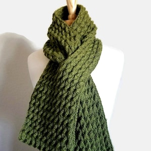 Keyhole Scarf Knitting Pattern - experienced beginner, next level beginner