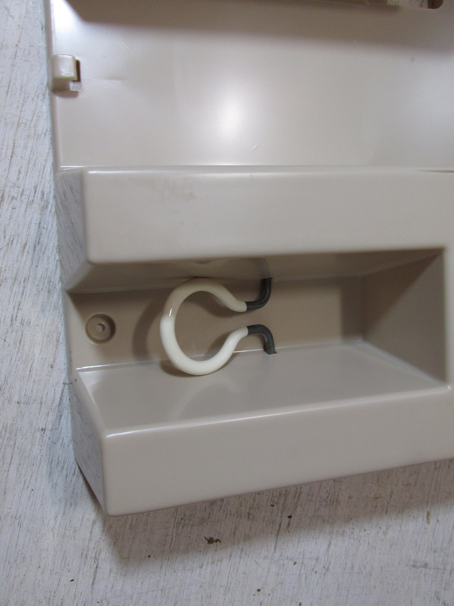 NUEVO Vintage Rubbermaid Broom and Mop HolderAlmonds En Etsy