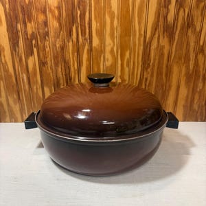 Vintage Brown Aluminum Regal Ware Teflon 12 1/2 Inch Round Roaster-6 Quart with Rack