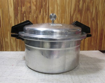 Vintage Mirro 12 Quart Pressure Canner and Cooker M-0512- Aluminum