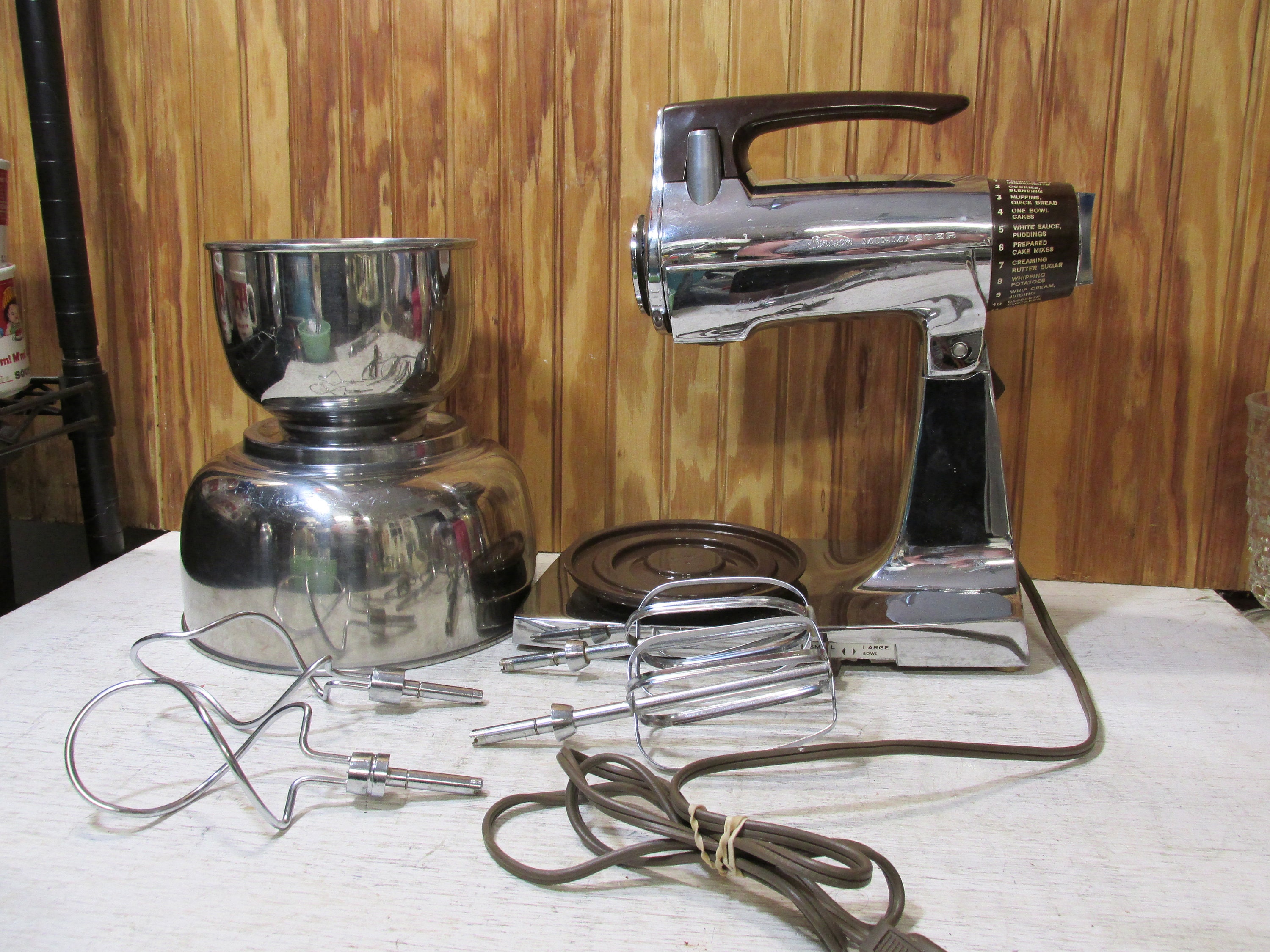 SUNBEAM Mixmaster 12 Speed Mixer Brown Chrome 2 Metal Bowl & 5 Beaters  Vintage