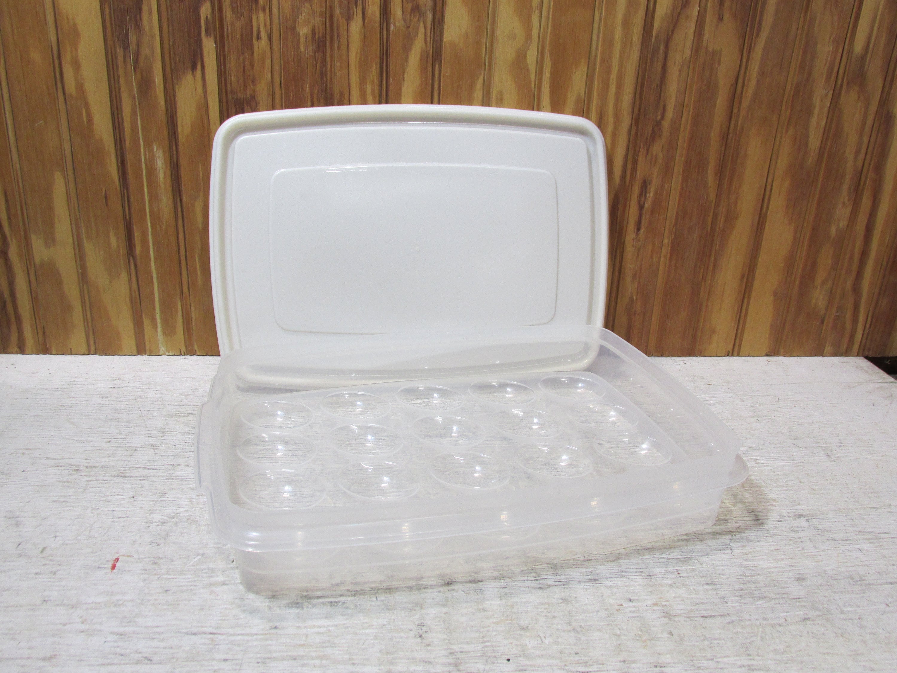 2 Rubbermaid Servin Saver Small Round Containers Almond Lids #0 1