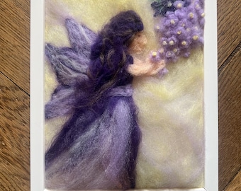 Arazzo da parete in feltro realizzato a mano "Fata con fiori" - pezzo unico in lana | delicata arte tessile | decorazione naturale