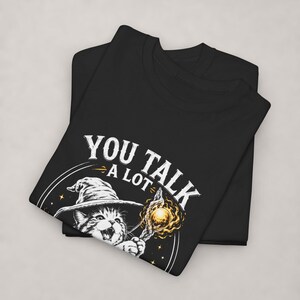 Camiseta divertida de gato mago / Lindo gráfico de gatito mago con cita de bola de fuego / Meme de fantasía gótica para camisetas negras imagen 3