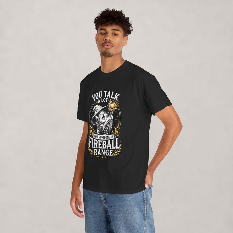 Camiseta divertida de gato mago / Lindo gráfico de gatito mago con cita de bola de fuego / Meme de fantasía gótica para camisetas negras imagen 7