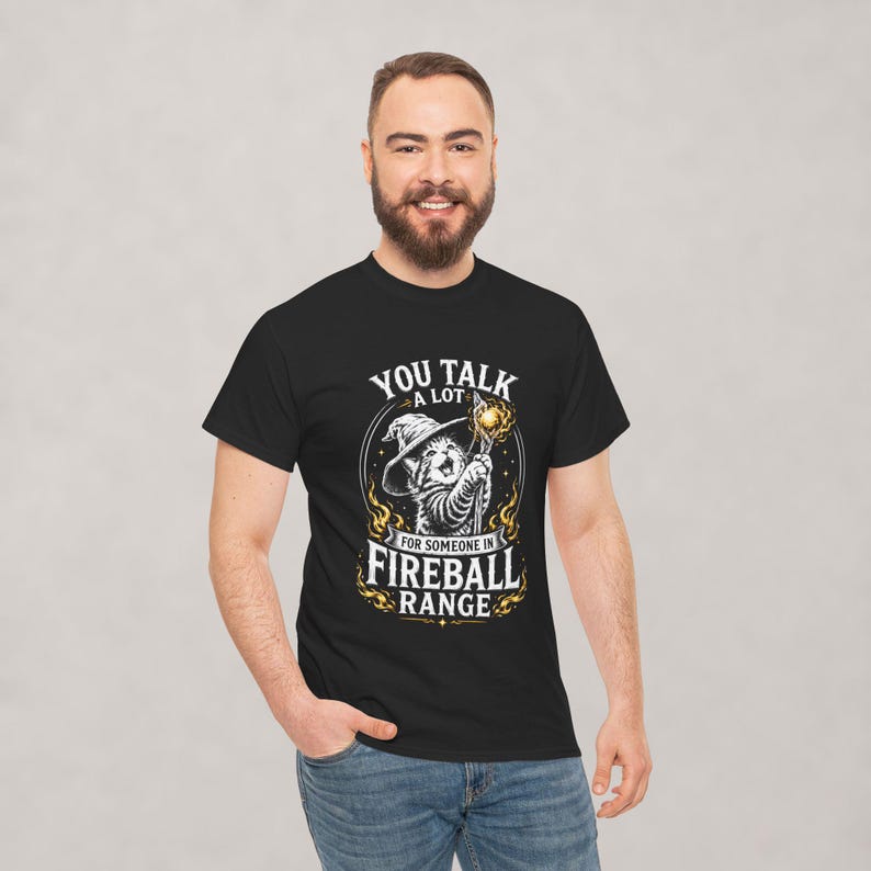 Camiseta divertida de gato mago / Lindo gráfico de gatito mago con cita de bola de fuego / Meme de fantasía gótica para camisetas negras imagen 6