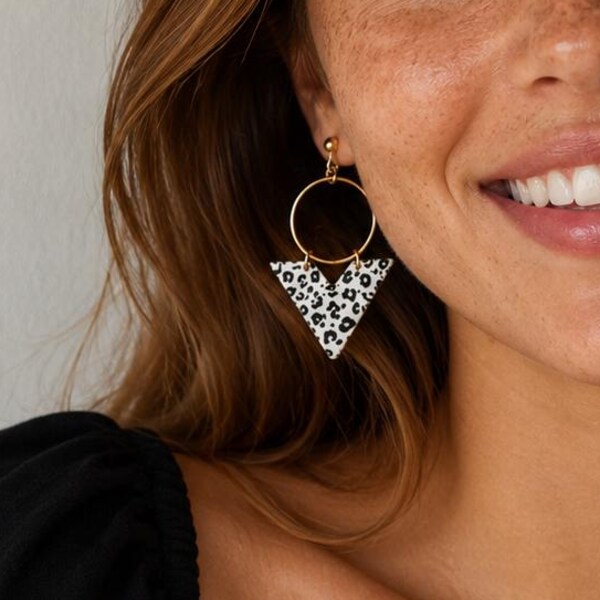 Zwart-witte oorbellen met luipaardprint, geometrische acryl hangoorbellen, gouden statement oorbellen, retro boho-sieraden, cadeau voor haar