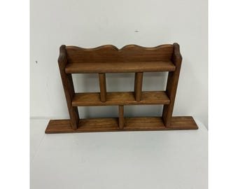 Vitrina expositora vintage de madera maciza para pequeños objetos de colección.