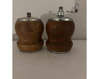 VTG MCM Olde Thompson Teak pepermolenmolen en zoutvaatje Made in USA 4"