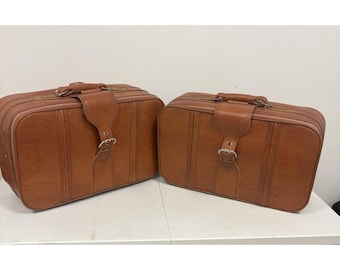 Conjunto de malas de couro Sears, 2 peças, estilo vintage, em excelente estado de conservação.