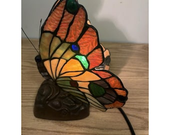 Lampa stołowa ze szkła w stylu Tiffany w stylu vintage z motywem motyla, 9 cali