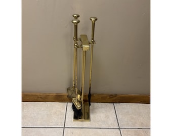 Juego de herramientas para chimenea VTG de 4 piezas de latón auténtico, 3 herramientas y soporte con pátina de hollín.