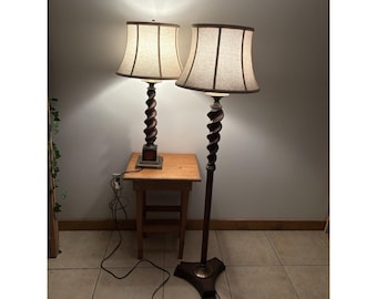 Lampade da terra/tavolo vintage in legno e ottone con struttura a spirale (spedite in 2 pacchi)