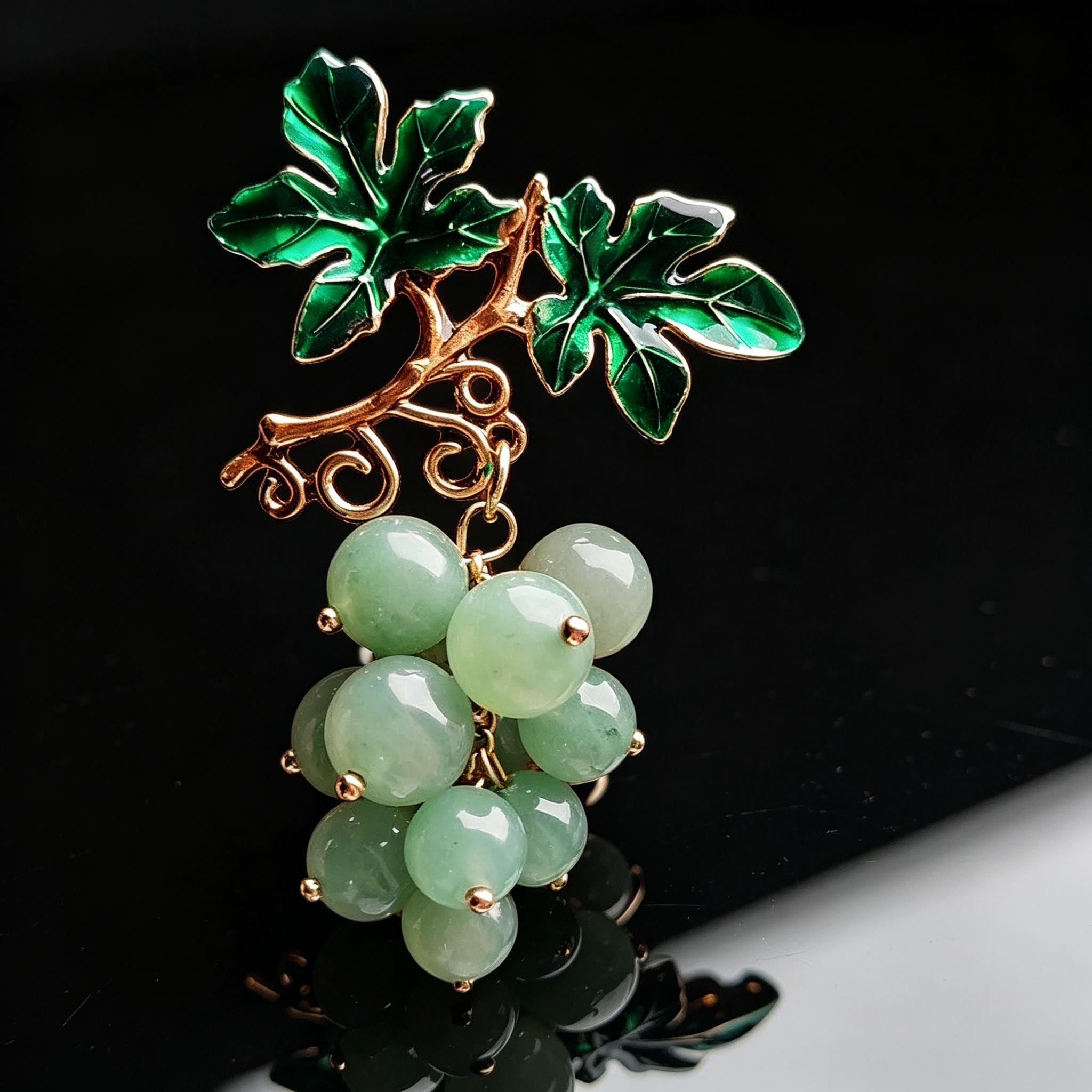 緑の翡翠のブローチ - Etsy 日本