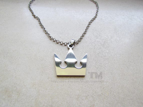 Set of 2 Kingdom Hearts Sora Crown Roxas Cross Metal Necklace Keyblade Pandent e