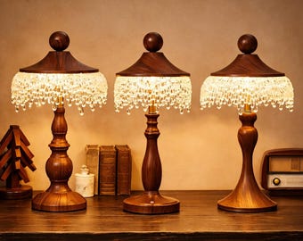 Lámpara de mesa vintage con borla de cristal, lámpara de escritorio retro con base de madera hecha a mano, lámpara acogedora para dormitorio y sala de estar.
