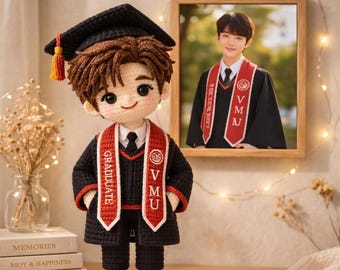 Muñeco de ganchillo personalizado para graduación, amigurumi personalizado para graduados, recuerdo inspirado en una foto, regalo de graduación para estudiantes (niño o niña).
